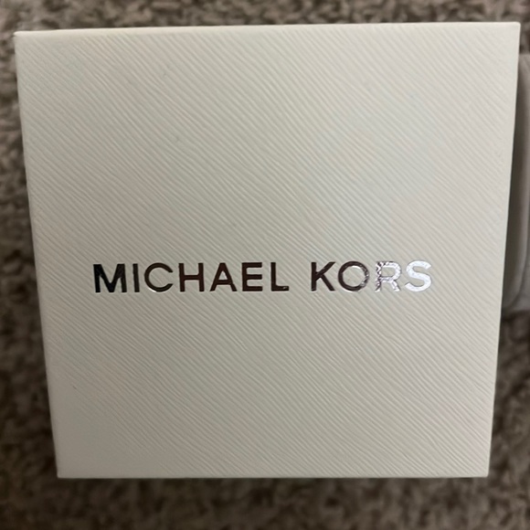 NWT MICHAEL KORS Watch- need batteries - Picture 6 of 7